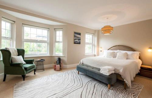 Stunning Apartment in the Centre of East Grinstead - Photo 1