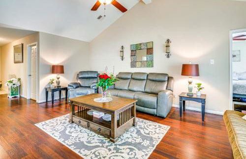 Suburban Home in Magnolia with Fenced Yard - Foto 4