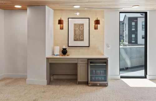 Outstanding Amenities-New Complex- Downtown Luxury - Foto 77