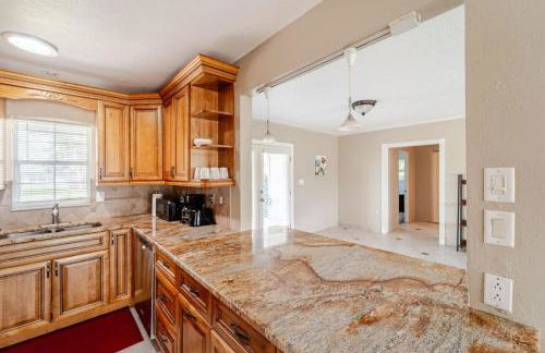 Serene Escape Cozy Home close to Beaches - Foto 25