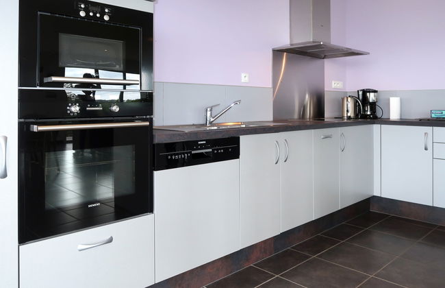 3 bedroom House in Plonévez-Porzay with garden and terrace - Photo 9