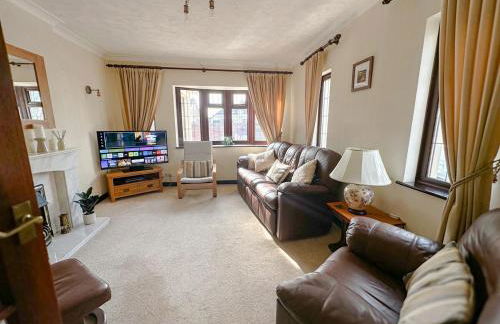 Maesllan - A Spacious Holiday Home in Porthcawl - 5 bedrooms, sleeps up to 10 people - Foto 1