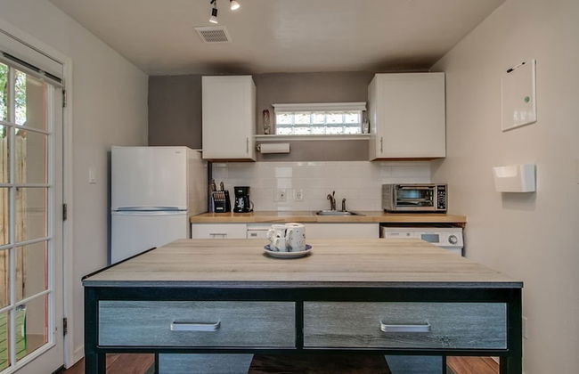 Charming Mid Town Guest House W/private Patio! - Foto 11