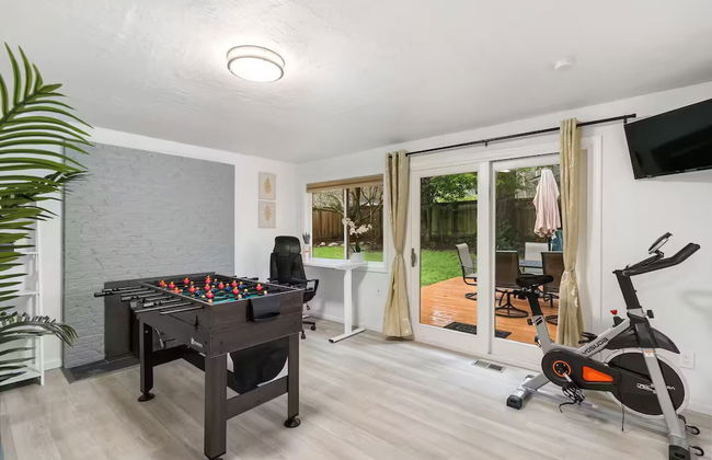 Comfortable Kirkland Home for Family & Remote Work - Photo 13