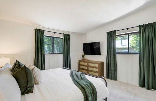 Noble Mansion 7 Bedrooms w Hot Tub Firepit & BBQ - Foto 80