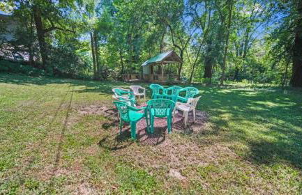 Spacious 5-Bedroom Retreat for 12 in Serene Neighborhood Near Louisville's Best Attractions - Photo 32