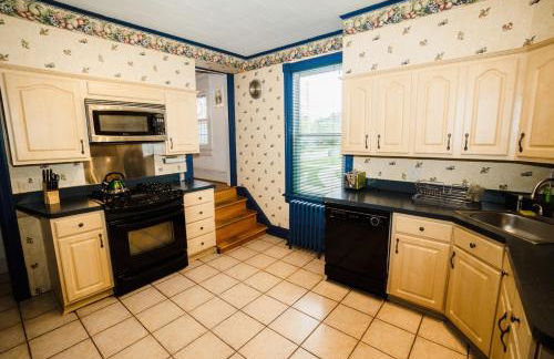 Spacious Home In A Quiet Neighborhood - Foto 10