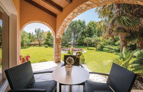 5 Bedroom Beautiful Home In Labin - Photo 27