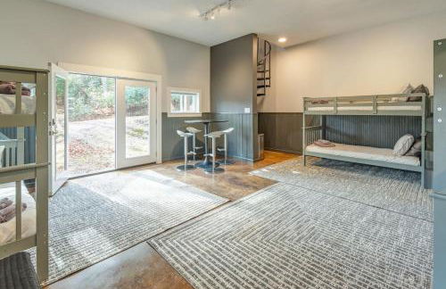 Majestic - Modern Cabin, Hot Tub, & Game Room! - Foto 18