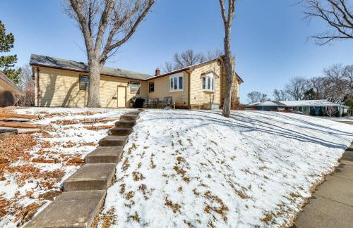 half Mi to Dtwn Pierre Family Home with Patio - Foto 28