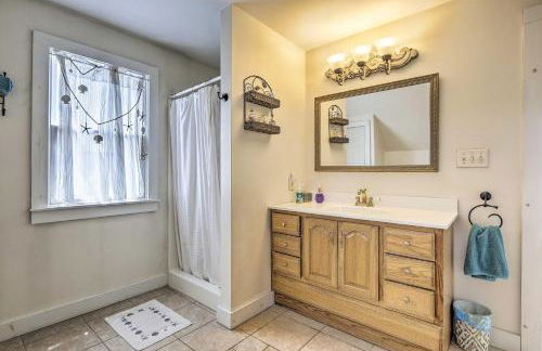 Oceanfront Gem with Sunroom and Fireplace in Cape Cod - Foto 25