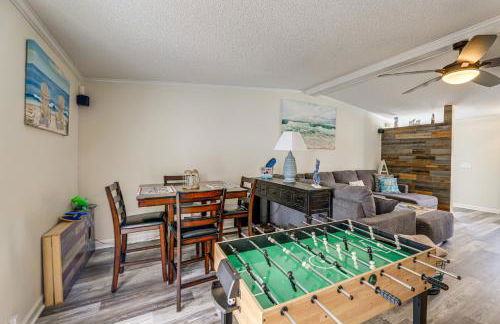 7 Mi to Beach! Sneads Ferry Family Home with Hot Tub - Foto 1