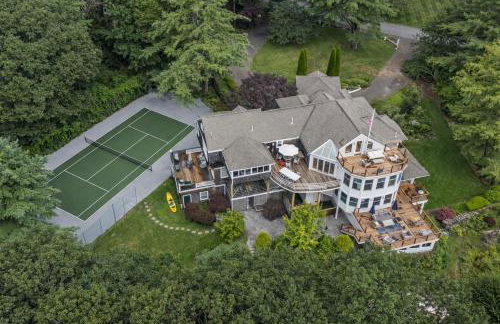 Luxury Estate Walk to Beach Tennis Sleeps 20 - Photo 1