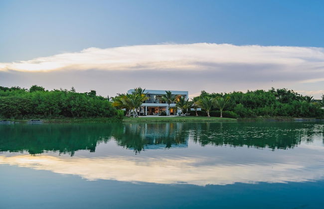 New Lake Front Villa in Golf and Beach Resort - Photo 1