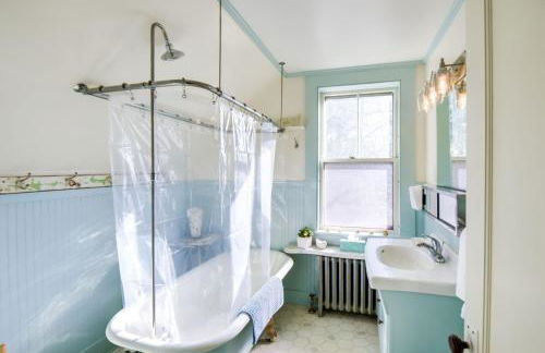 Walk to Downtown Saco from Cozy Coastal Apt - Photo 7