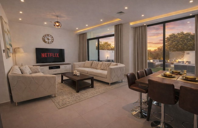 Elegant Stay in Ranches Villa - Photo 42