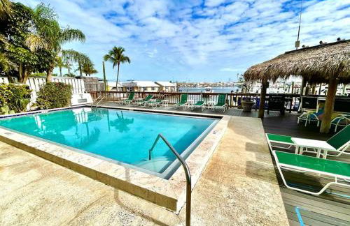 Eleuthera - 2x2 Fully Updated Old Town Waterfront Corner Condo - Photo 2