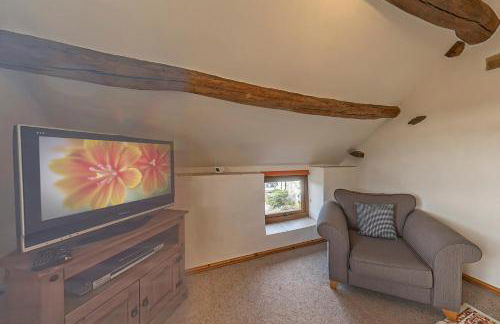 Beautiful 16th Century Ty Cerrig Cottage, set in stunning grounds with great views - Photo 12