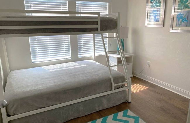 Beautiful Townhome With Hot Tub 13 - Photo 10