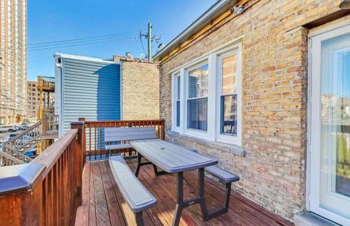 Uptown Bright & Modern Apt - Steps to Lake, Train, Amazing Food & Free Parking - Photo 29