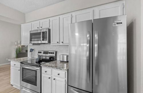 DFW Retreat - Pool, Spa & Minutes to Dallas & Fort Worth - Photo 13