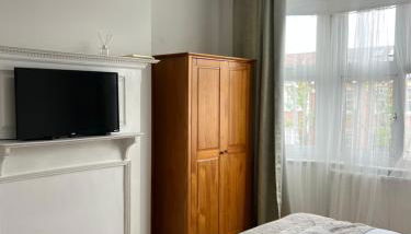 Ealing ,South Ealing, ,Richmond park ,Heathrow airport,Gunnesbury park,London - Foto 2