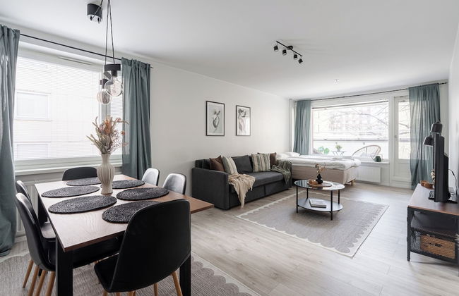 Spacious Downtown Apt with Balcony that Hosts 10 - Foto 9