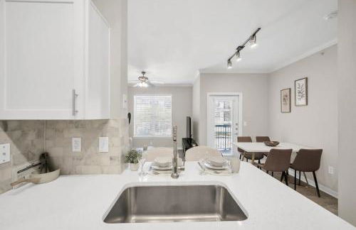 Charming 1BR Easy Access to The Woodlands - Photo 10