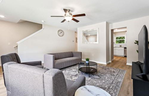 Elegant Escape Near Six Flags with WiFi, AC - Foto 14