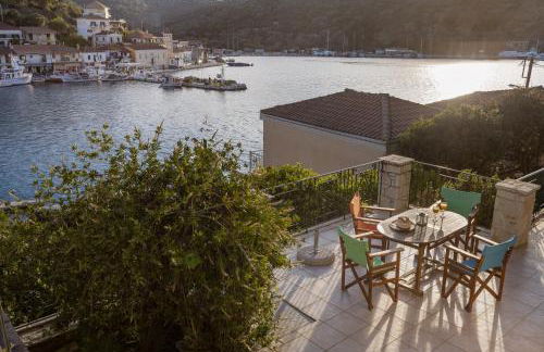 Plaka's House - Photo 2