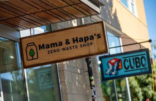 The Bohemian Spirit - Live Music, Eateries & Bars - Foto 21