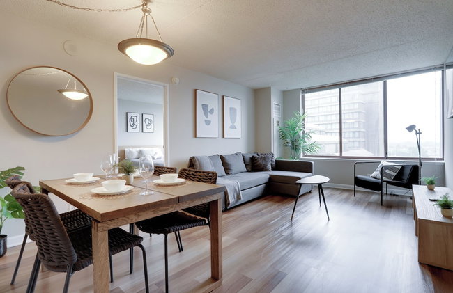 Crystal City Apartments near Reagan Airport - We Host - Photo 52