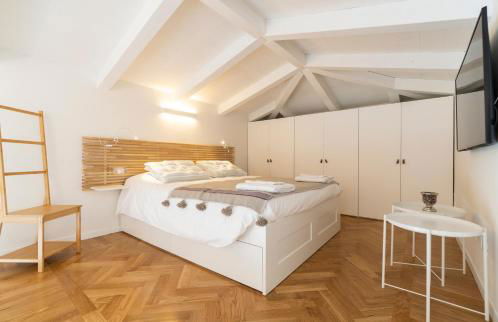 Asinelli Panoramic Rooftop, In front of the Two Towers - Photo 15