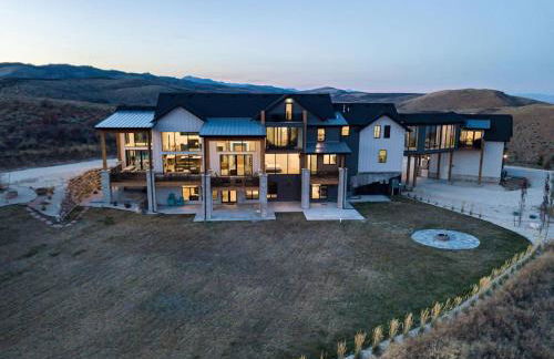 Skybridge Bear Lake Sleeps 61-75 with condo add-on - Foto 1