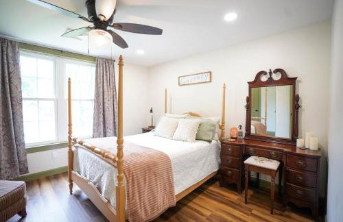 Historic Sears River Home (Main Level) on 10 Acres - Foto 44