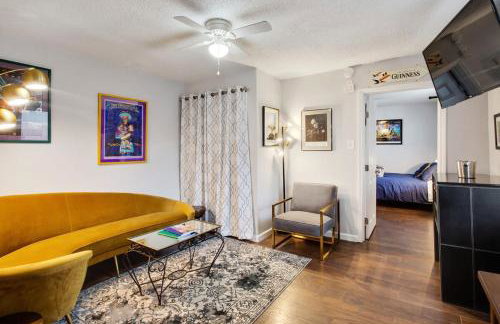 Captivating Conti Hideaway- Mid-City Perfection - Foto 1