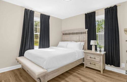 3BR Elam Retreat • Work & Rest - Photo 8