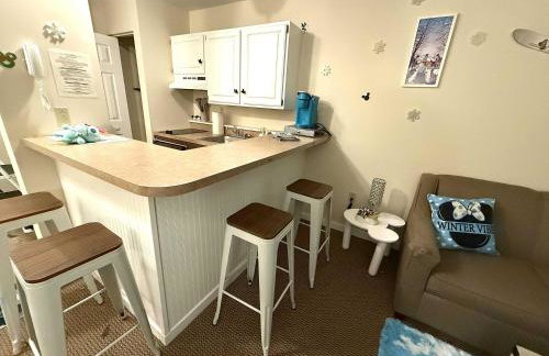 Disney Wonderland Suite at Jiminy-Ski On Off Mtn - Must See Stitch and Mickey Magic - Foto 4