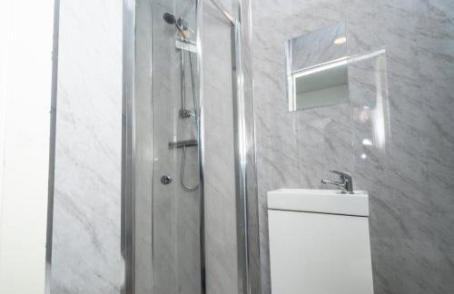 Thameside Terrace - 4Bed 3Bath near Purfleet train station - Photo 6