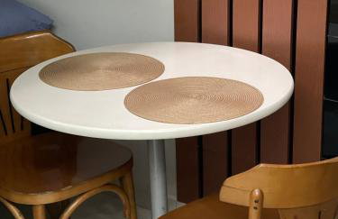 Adorável Tiny house 5, ar, cozinha completa, wifi e tv smart - Foto 18