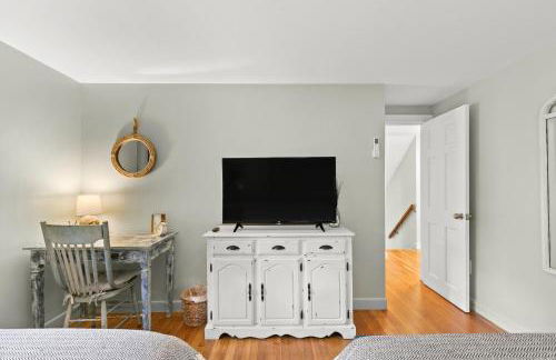 Modern Beach & Pond Getaway in Heart of Cape Cod - Foto 23