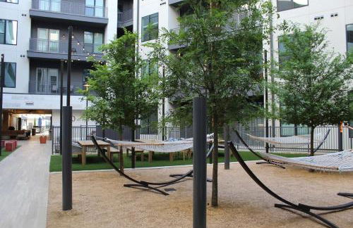 12 Min to Downtown Balcony Apt with Free Parking - Foto 5