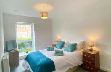 2 Double beds OR 4 Singles, 2 Bathrooms, FREE PARKING, Smart TV's, Close to Gunwharf Quays, Beach & Historic Dockyard - Foto 12