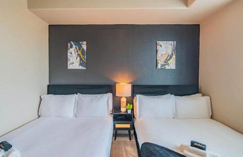 Trendy 2BD Gym Pool Parking WD Sleeps 8 - Foto 26