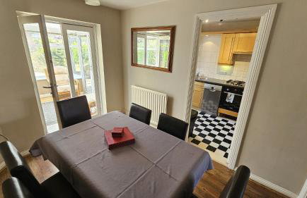 Quiet 3 bed semi with off street parking - Foto 55