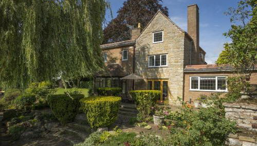 Riverside House - Photo 1