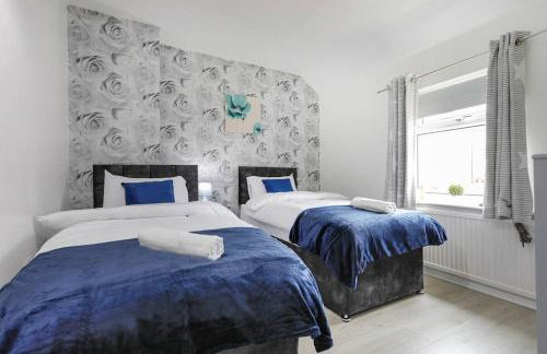 Comfy stays, Rotherham for contractors & Families, spacious, conservatory, free parking, wifi, 3BDR - Foto 46