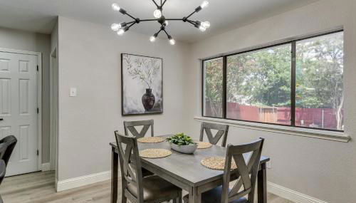 11 Mi to Six Flags! Poolside Oasis in Bedford - Foto 4