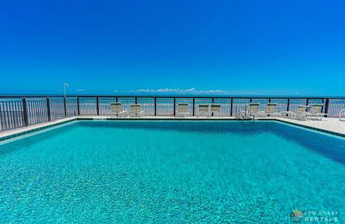 Ocean View Balcony just STEPS to the Beach with Pool, Parking and Wi-Fi! - Foto 4