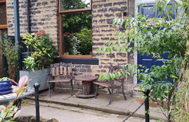 The Cabin - Great Views, Garden, Netflix, Near Town - Photo 2